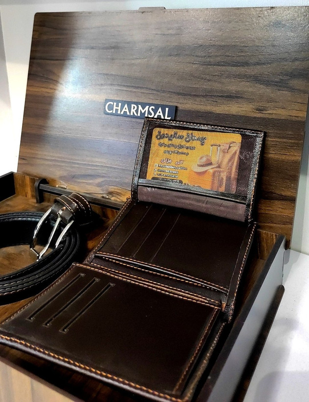 ست چرم کیف جیبی و کمربند چرم جعبه چوبی